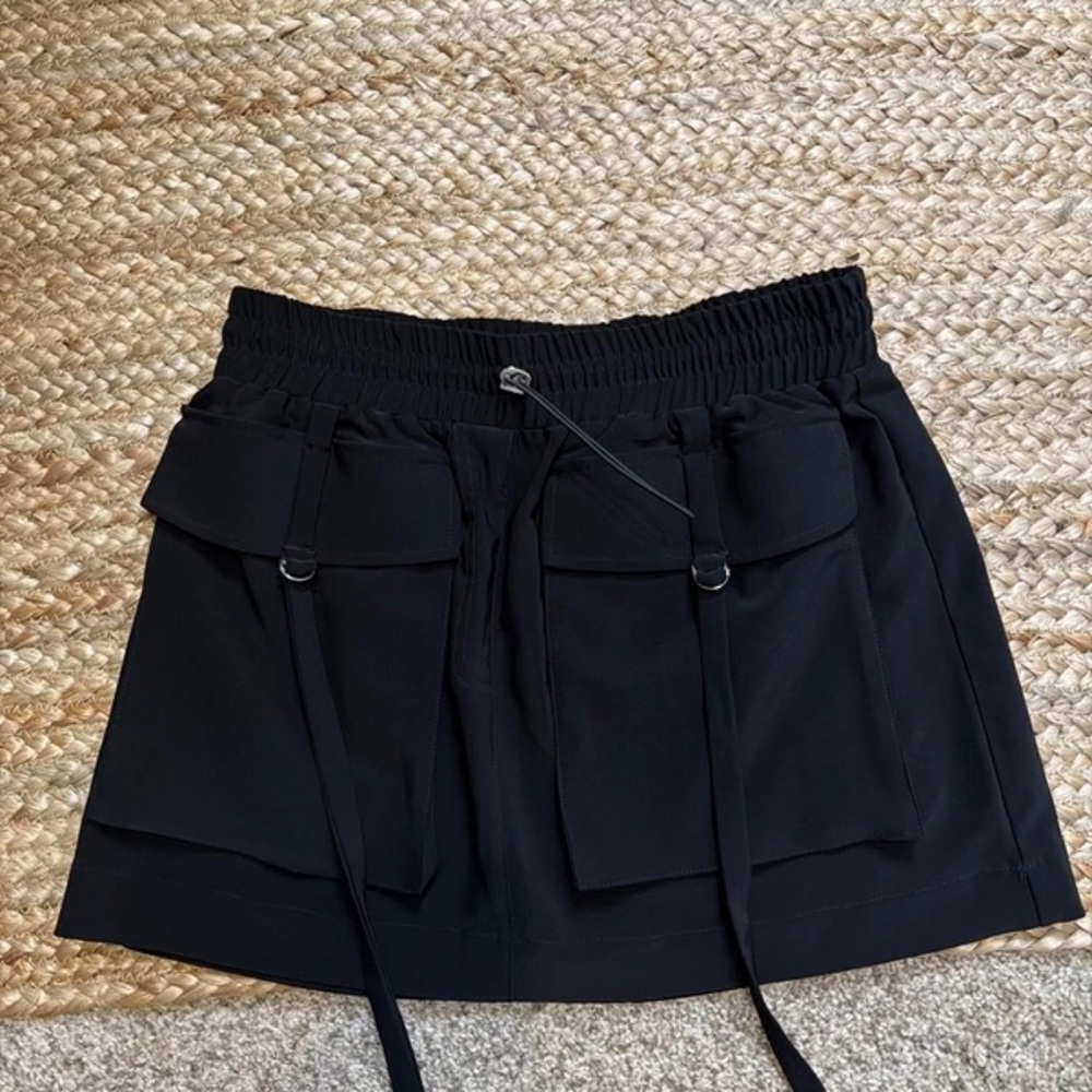 Black Women's Utility Pocket Shorts